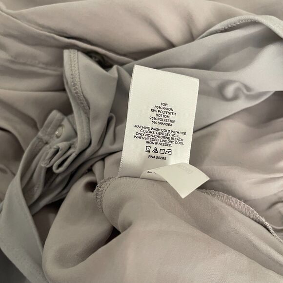 Express Blouse Women's Medium Gray Short Sleeve One Piece Button Up Preppy - Picture 9 of 10